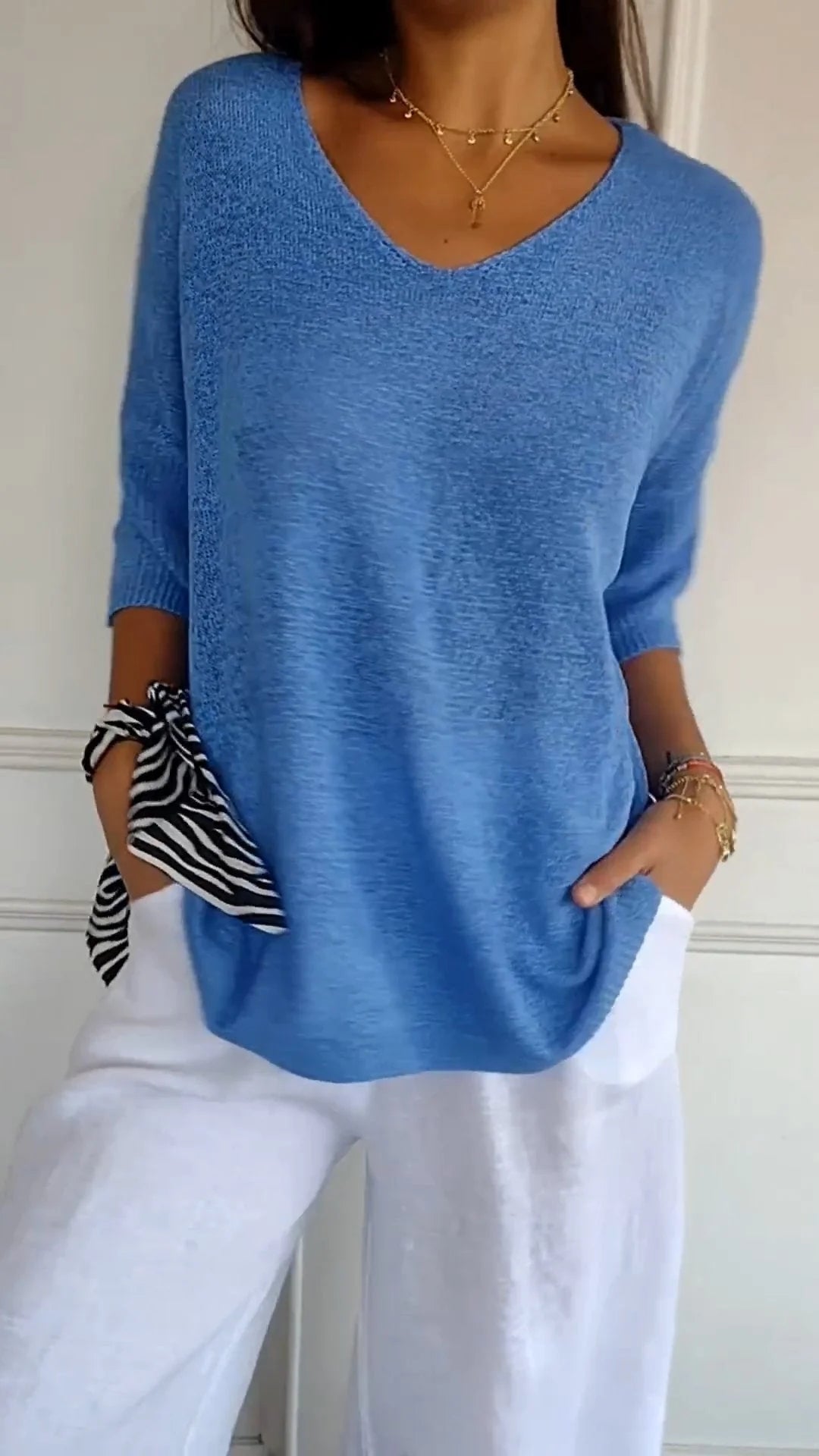 Chiara™ - Top V-Neck Senza Tempo
