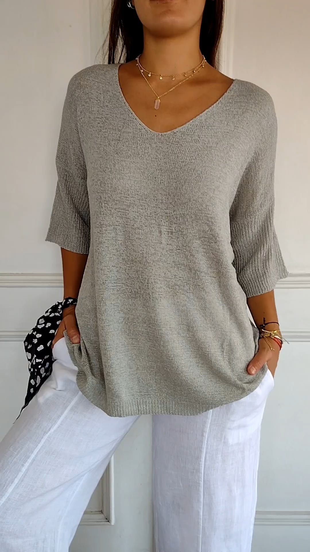 Chiara™ - Top V-Neck Senza Tempo